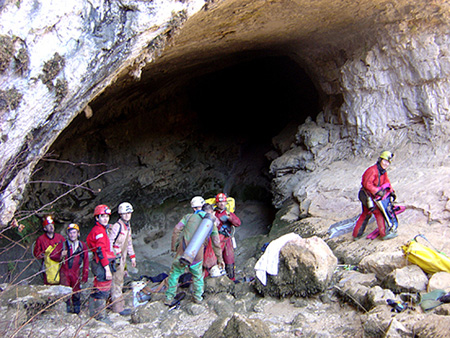 Recogida Llegada con material a la cueva